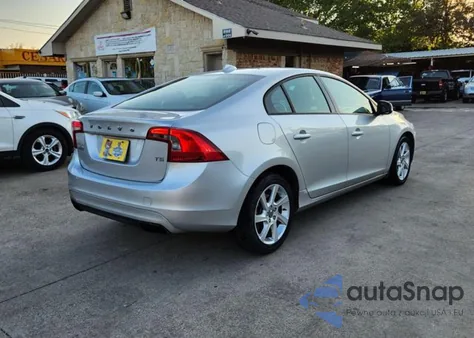2014 Volvo S60 T5 z USA, uszkodzony, nr VIN YV1612FS5E2296652